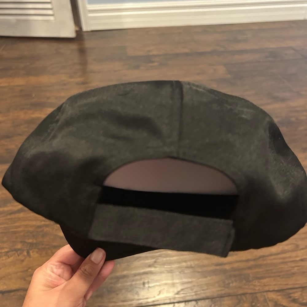 Black Racquets & Rosé Cap - Picture 3 of 3